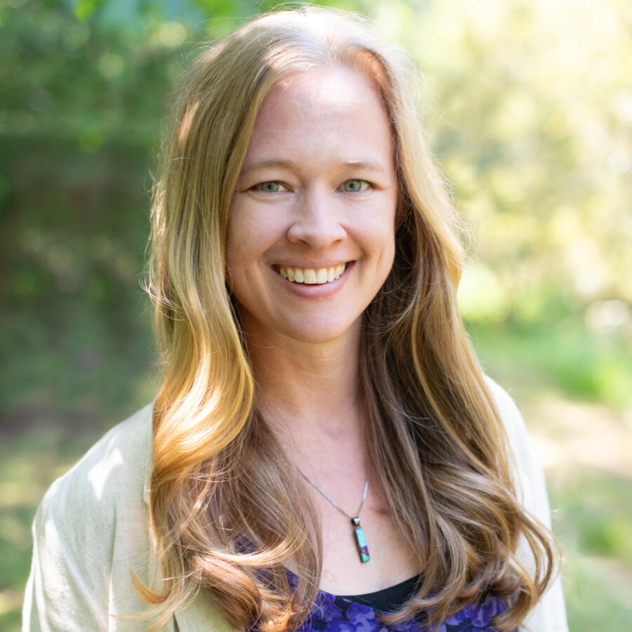 Photo of Rachel Thompson smiling